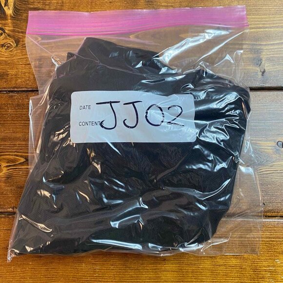 Talbots Women's black crew neck sweater scooter with presents size Small - Picture 8 of 8